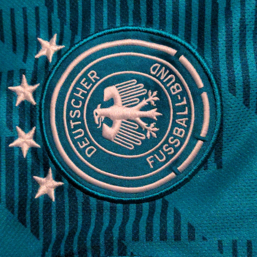 SOLD Mens ADIDAS Germany 2018 Away Jersey Soccer Kit Sz S Slim Fit FIFA - Picture 5 of 6